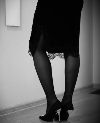 У меня нежное тело и насыщенная фантазия. Готова предложить тебе разнообразные услуги, которые оставят тебя довольным. Знаю, как доставить удовольствие и расслабление. Фото 100% мои, более подробные фотографии доступны при личной встрече. У меня есть положительные отзывы от довольных клиентов, которые говорят о моей внимательности и профессионализме. Жду встречи с тобой в Москве, чтобы сделать твои фантазии реальностью. 💋 4035, 45 лет